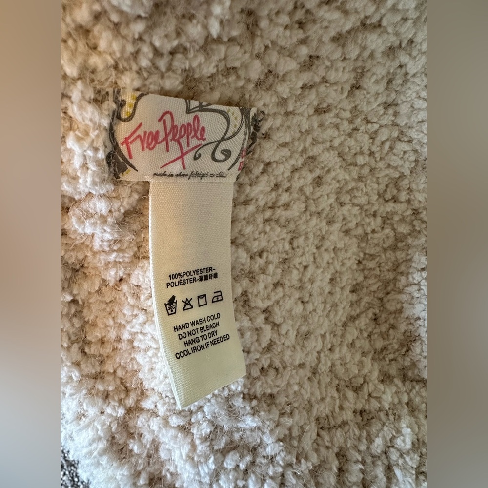 EUC🤍Free People White Out Bucket Hat - Picture 5 of 6